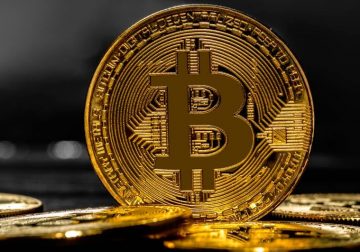 Buffet Invests in Gold Mining Firm, Heading Bitcoin Prices to $50,000
